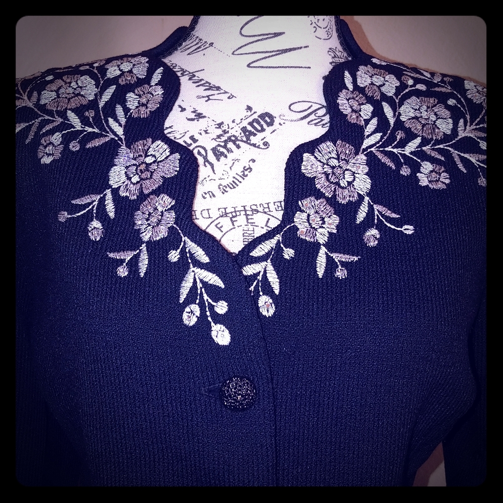 ST JOHN EVENING 10 CRYSTAL EMBROIDERED SKIRT SUIT